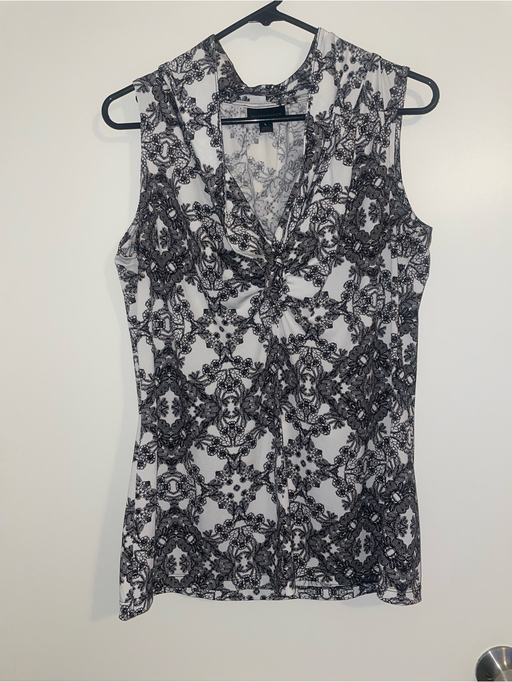 Worthington
 Black & White Sleeveless Twist-Front Top